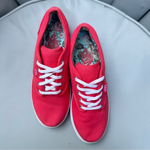 Red canvas lace up Vans women’s 6 - Picture 4 of 7
